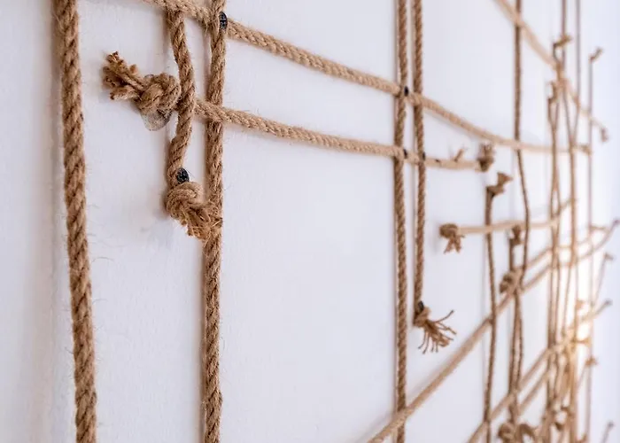 Modern , Spacious 2br In Center *