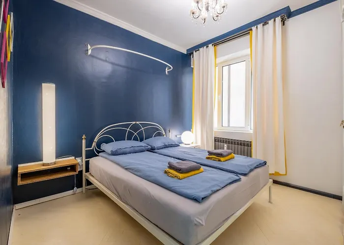 Modern , Spacious 2br In Center