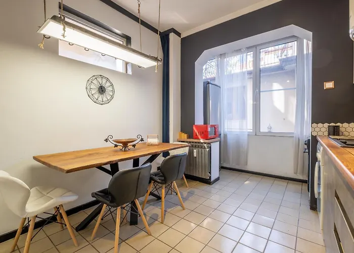 Modern , Spacious 2br In Center *