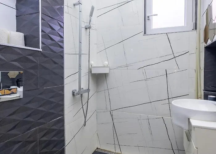 Modern , Spacious 2br In Center Apartamento *