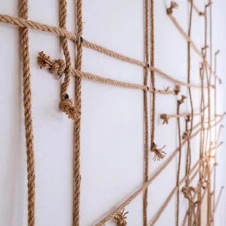 Modern , Spacious 2br In Center *