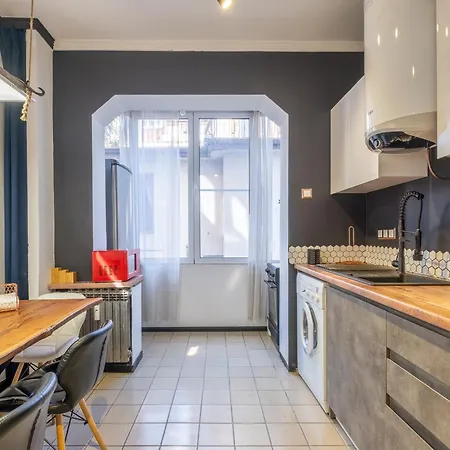 Modern , Spacious 2br In Center * 索菲亞