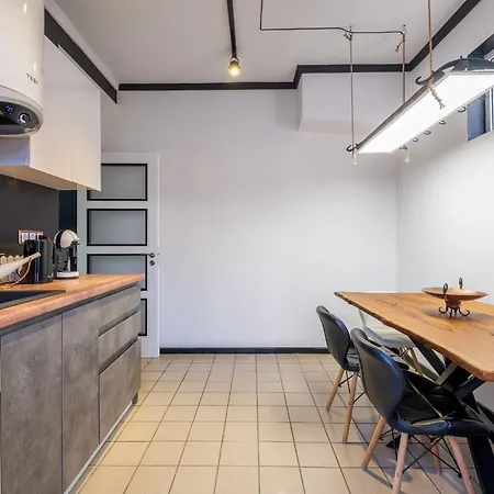 Apartment Modern , Spacious 2br In Center