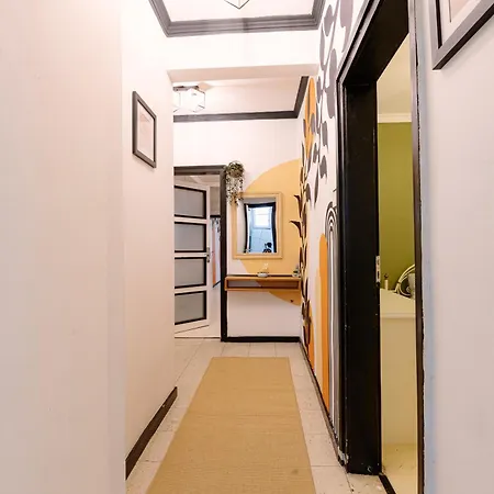 Modern , Spacious 2br In Center *