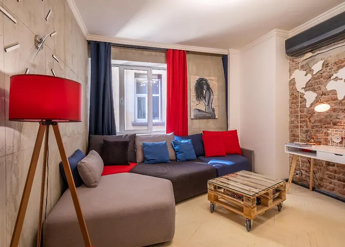 Modern , Spacious 2br In Center