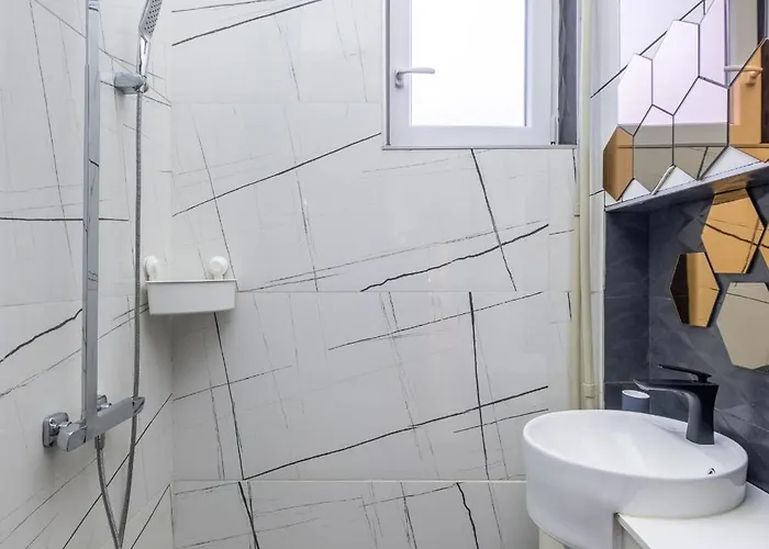 Modern , Spacious 2br In Center アパート *