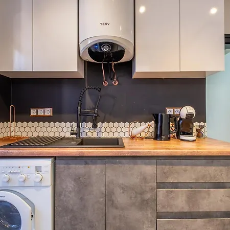 Modern , Spacious 2br In Center ソフィア